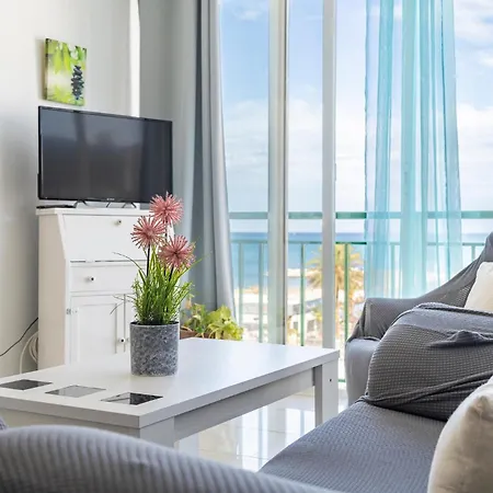 2 Bedroom Pet Friendly In Apartment *